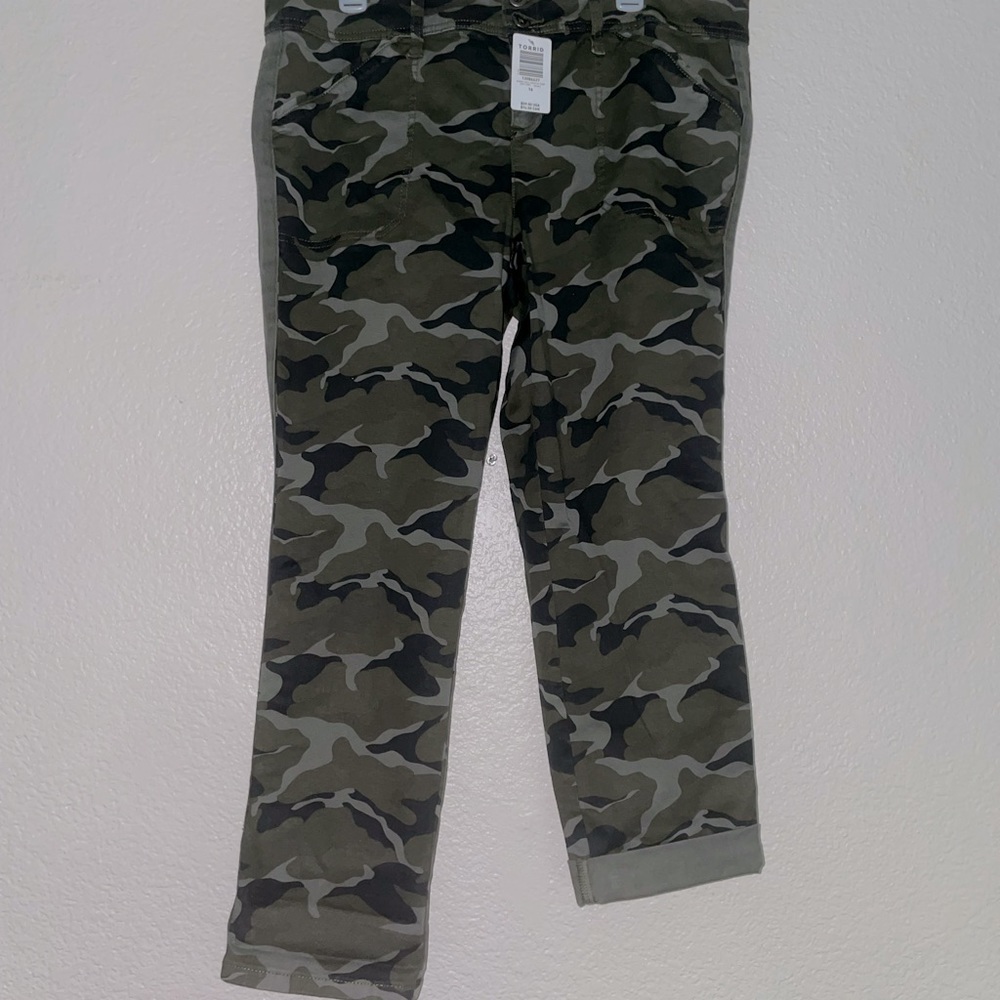 Torrid Camo Jeans NWT - size 16